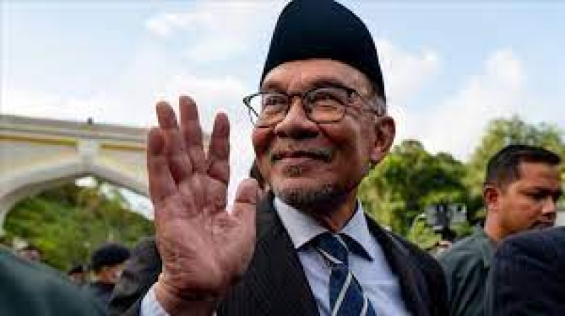 أنور إبراهيم يتسلم مهامه رئيساً لوزراء ماليزيا.. هذا أول ما تعهد به